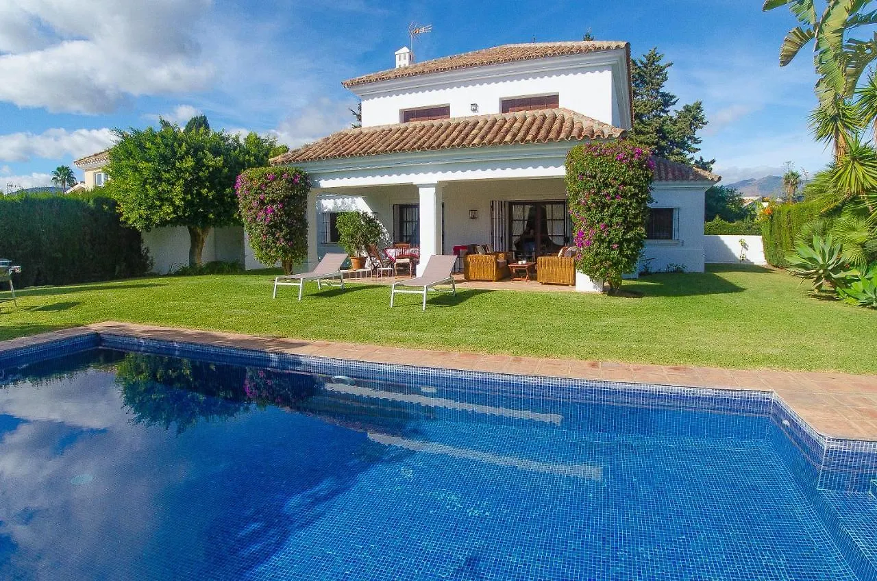 Villa Del Mar- Private Swimming Pool Next To The Beach Estepona Spain